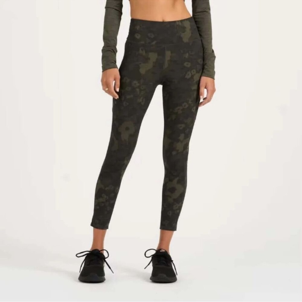 Vuori Stride Camo Leggings green  - Women's Size Small oregano